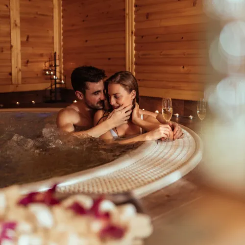Suite romantique avec jacuzzi privatif et lumière tamisée